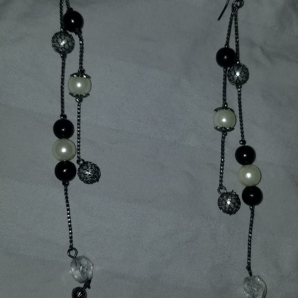 Long dangle earrings - Picture 2 of 3